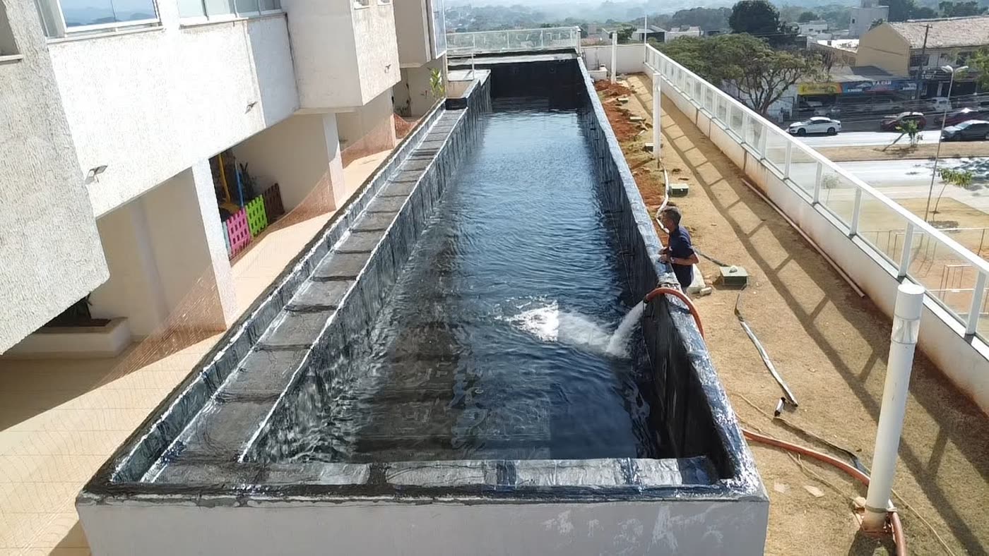 Área de lazer de prédio impermeabilizada